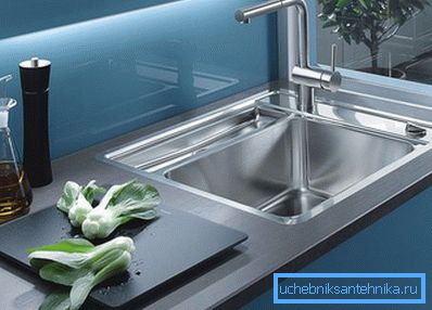 Gepflegtes und stilvolles Design - ein besonderes Merkmal von Metallspülen. Gepflegtes und stilvolles Design - ein besonderes Merkmal von Metallspülen.