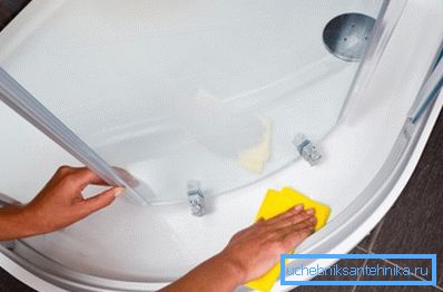 Acryloberfläche ist leicht zu reinigen. Acryloberfläche ist leicht zu reinigen.