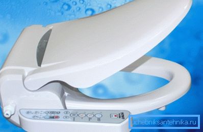 Automatisches Mehrzweck-Cover-Bidet. Automatisches Mehrzweck-Cover-Bidet.