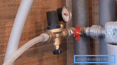 Automatische Beschickung der Heizungsanlage, wenn der Druck in der Anlage unter 1,8 bar fällt Automatische Beschickung der Heizungsanlage, wenn der Druck in der Anlage unter 1,8 bar fällt