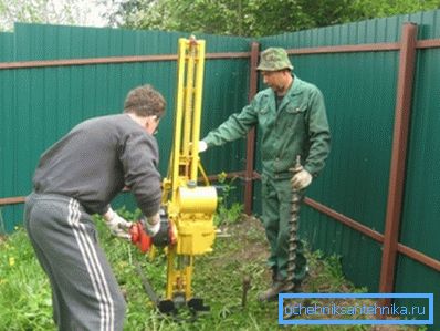 Automatisiertes Bohren eines Rohrbrunnens