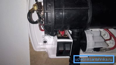 Tank mit Wärmetauscher im Gerät. Tank mit Wärmetauscher im Gerät.