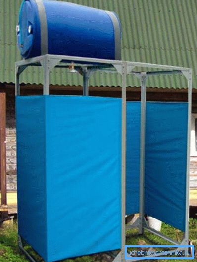 Tank montiert mit Schlauchschellen Tank montiert mit Schlauchschellen