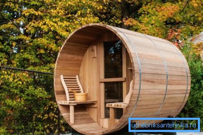 Badefass mit Dusche - eine Option für eine kleine Fläche. Badefass mit Dusche - eine Option für eine kleine Fläche.