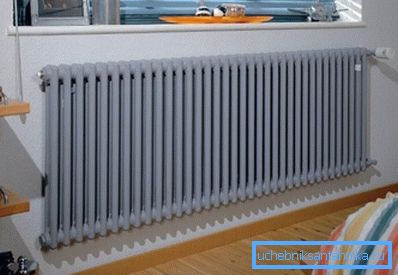 Heizungsbatterie im Inneren eines modernen Hauses. Heizungsbatterie im Inneren eines modernen Hauses.