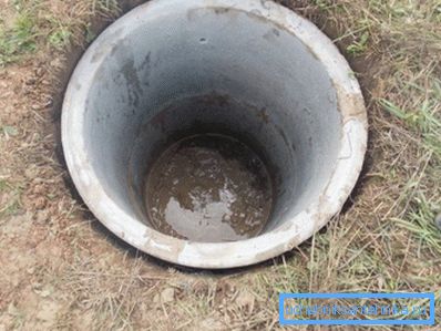 Ohne Pumpe kann die Arbeit nicht fortgesetzt werden - Wasser kommt sehr schnell an Ohne Pumpe kann die Arbeit nicht fortgesetzt werden - Wasser kommt sehr schnell an