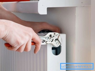 Bimetallheizungsheizkörper mit unterem Anschluss werden in Erd- oder Fußleistenleitungen installiert. Bimetallheizungsheizkörper mit unterem Anschluss werden in Erd- oder Fußleistenleitungen installiert.