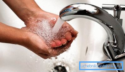 Dank des Heizkessels ist es nicht nur möglich, den Raum zu erwärmen, sondern auch Wasser für den Hausgebrauch. Dank des Heizkessels ist es nicht nur möglich, den Raum zu erwärmen, sondern auch Wasser für den Hausgebrauch.