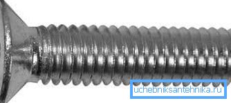 Der Bolzen ist besser kurz zu verwenden - die Länge des Gewindes sollte nur für den Durchtritt der Wand der Batterie ausreichen Der Bolzen ist besser kurz zu verwenden - die Länge des Gewindes sollte nur für den Durchtritt der Wand der Batterie ausreichen