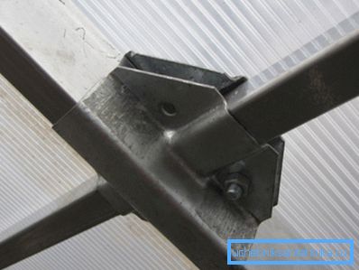 Schraubverbindung bei der Montage von Metallstrukturen Schraubverbindung bei der Montage von Metallstrukturen