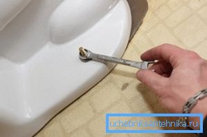 Die Bolzen werden ohne zusätzlichen Aufwand sehr sorgfältig angezogen. Die Bolzen werden ohne zusätzlichen Aufwand sehr sorgfältig angezogen.