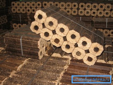 Brikett-Biokraftstoff aus der Altholzindustrie Brikett-Biokraftstoff aus der Altholzindustrie