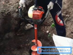 Die Bohrmaschine mit Benzinmotor. Die Bohrmaschine mit Benzinmotor.