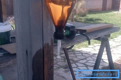 Flaschenwaschbecken bereit zu gehen. Flaschenwaschbecken bereit zu gehen.