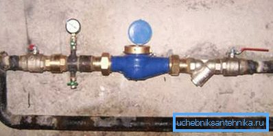 Meistens wird der Sumpf vor dem Zähler im Wasserzähler montiert. Meistens wird der Sumpf vor dem Zähler im Wasserzähler montiert.