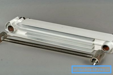 Um zu verstehen, welchen Bimetallstrahler Sie wählen sollen, sollten Sie dessen Struktur untersuchen. Um zu verstehen, welchen Bimetallstrahler Sie wählen sollen, sollten Sie dessen Struktur untersuchen.