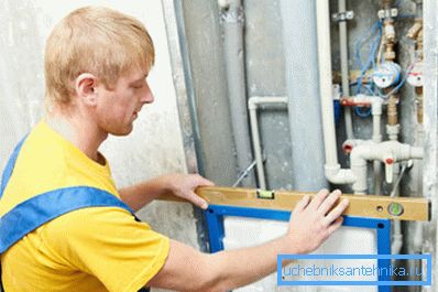 Diese Ausführungen eignen sich für die Befestigung direkt an der Wand oder in kleinen Nischen mit Steigrohren Diese Ausführungen eignen sich für die Befestigung direkt an der Wand oder in kleinen Nischen mit Steigrohren