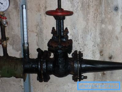 Der Druck der Mischung ist nur geringfügig höher als der Druck in der Rücklaufleitung. Der Druck der Mischung ist nur geringfügig höher als der Druck in der Rücklaufleitung.
