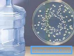 Selbst scheinbar sauberes Wasser kann viele Schadstoffe enthalten. Selbst scheinbar sauberes Wasser kann viele Schadstoffe enthalten.