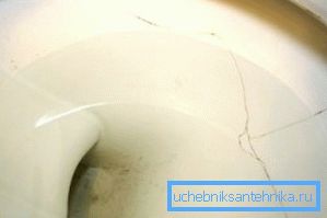 Auch ein solcher Defekt in der Toilettenschüssel kann behoben werden. Auch ein solcher Defekt in der Toilettenschüssel kann behoben werden.