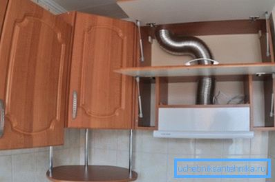 Pfeifen im Schrank dekorieren. Pfeifen im Schrank dekorieren.