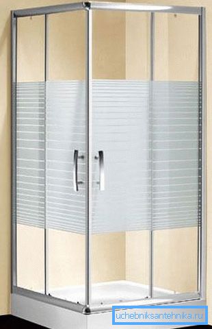 Abgebildete Duschecke mit niedrigem Tablett 90x90 mm. Abgebildete Duschecke mit niedrigem Tablett 90x90 mm.