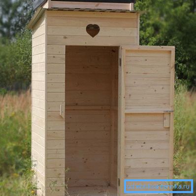 Holzbesatz sieht am besten aus. Holzbesatz sieht am besten aus.