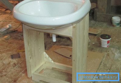 Holzkonstruktionen sind teuer und müssen weiterverarbeitet werden, sie haben jedoch auch eine hohe Festigkeit und ein gutes Aussehen.
