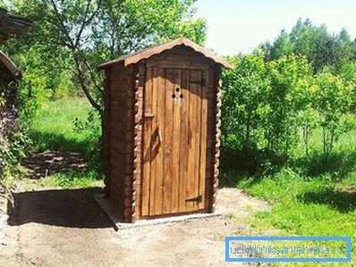 Toilette von den Brettern Toilette von den Brettern