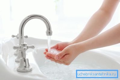 Für eine qualitativ hochwertige Arbeit des Krans ist es erforderlich, die Verbrauchsmaterialien korrekt aufzunehmen. Für eine qualitativ hochwertige Arbeit des Krans ist es erforderlich, die Verbrauchsmaterialien korrekt aufzunehmen.