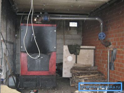 Ein separater Raum ist für den Kessel reserviert. Ein separater Raum ist für den Kessel reserviert.