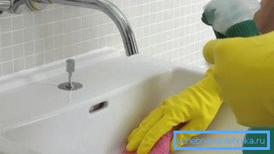 Um die Lösung aufzutragen, können Sie ein herkömmliches Spray verwenden. Um die Lösung aufzutragen, können Sie ein herkömmliches Spray verwenden.