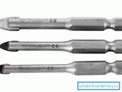Für Fliesen verwendete Hartmetallbohrer auf Glas und Fliesen. Für Fliesen verwendete Hartmetallbohrer auf Glas und Fliesen.