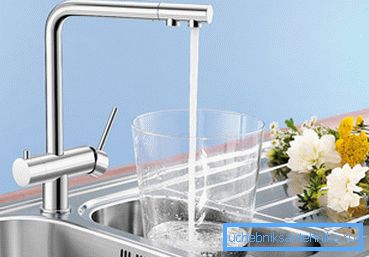 Es ist nicht erforderlich, ein separates Gerät für die Zufuhr von gefiltertem Wasser zu installieren. Es ist nicht erforderlich, ein separates Gerät für die Zufuhr von gefiltertem Wasser zu installieren.