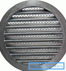 Für den Boden sollten Metallroste mit Netzen verwendet werden. Für den Boden sollten Metallroste mit Netzen verwendet werden.