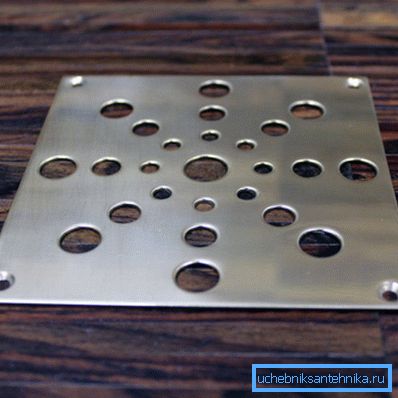 Für den Boden ist es besser, flache Metallroste zu verwenden. Für den Boden ist es besser, flache Metallroste zu verwenden.