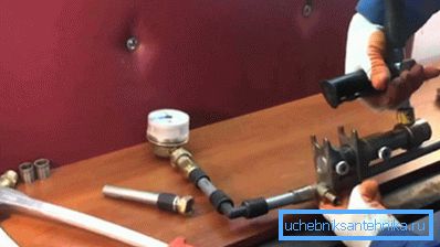 Für die Arbeit ist es besser, ein proprietäres Werkzeug zu verwenden. Für die Arbeit ist es besser, ein proprietäres Werkzeug zu verwenden.