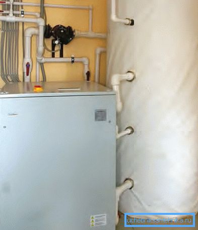 Ein Wärmespeicher kann verwendet werden, um die Temperatur des fließenden Wassers zu stabilisieren. Ein Wärmespeicher kann verwendet werden, um die Temperatur des fließenden Wassers zu stabilisieren.