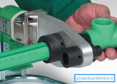 Verwenden Sie zum Schweißen von Polypropylen einen speziellen Lötkolben. Verwenden Sie zum Schweißen von Polypropylen einen speziellen Lötkolben.