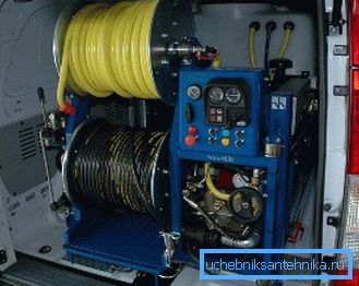 Die Installation der hydrodynamischen Einheit erfordert viel Platz und kann in einem speziell vorbereiteten Auto transportiert werden Die Installation der hydrodynamischen Einheit erfordert viel Platz und kann in einem speziell vorbereiteten Auto transportiert werden