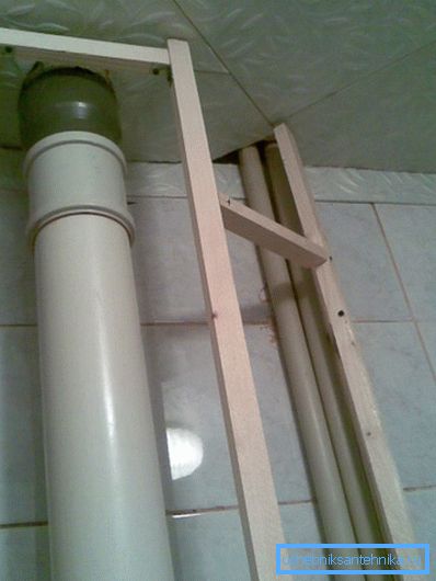Für die Konstruktion des Rahmens und der geeigneten Holzstange ist es besser, ein feuchtigkeitsbeständiges Mittel zu verwenden Für die Konstruktion des Rahmens und der geeigneten Holzstange ist es besser, ein feuchtigkeitsbeständiges Mittel zu verwenden