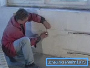 Um den Kühler zu befestigen, müssen Sie Halterungen installieren Um den Kühler zu befestigen, müssen Sie Halterungen installieren