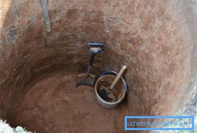 Die Unterseite des Gesichtes schläft mit einer Schicht aus wasserfestem Ton ein. Die Unterseite des Gesichtes schläft mit einer Schicht aus wasserfestem Ton ein.