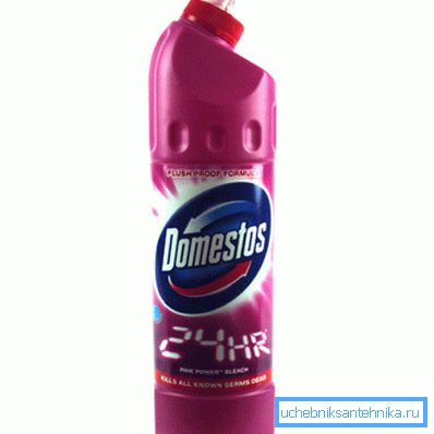 Domestos Pink zur Verhinderung der Verschmutzung der Toilette Domestos Pink zur Verhinderung der Verschmutzung der Toilette