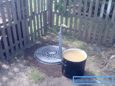 Häufig wird ein zusätzlicher Kran über den Brunnen gehoben, dies sollte jedoch nur erfolgen, wenn ein Hydrospeicher davor installiert ist. Häufig wird ein zusätzlicher Kran über den Brunnen gehoben, dies sollte jedoch nur erfolgen, wenn ein Hydrospeicher davor installiert ist.