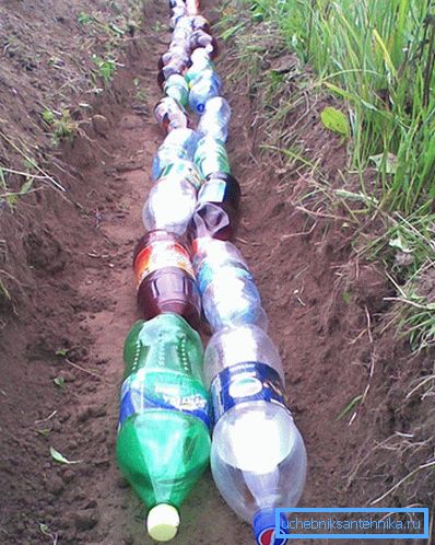 Entwässerung aus Plastikflaschen Entwässerung aus Plastikflaschen