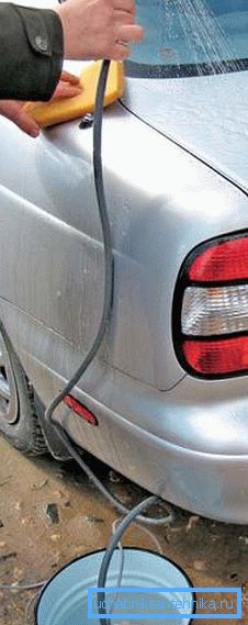 Mit der Dusche kann das Auto gewaschen werden. Mit der Dusche kann das Auto gewaschen werden.