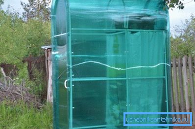 Dusche aus Polycarbonat.