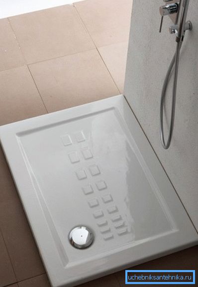 Duschwanne 120 bis 70 im Badezimmer. Duschwanne 120 bis 70 im Badezimmer.