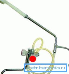 Duschsäulen mit Mischer und Auslauf sind sehr praktisch, aber das Design der Armaturen unterscheidet sich von herkömmlichen Optionen Duschsäulen mit Mischer und Auslauf sind sehr praktisch, aber das Design der Armaturen unterscheidet sich von herkömmlichen Optionen